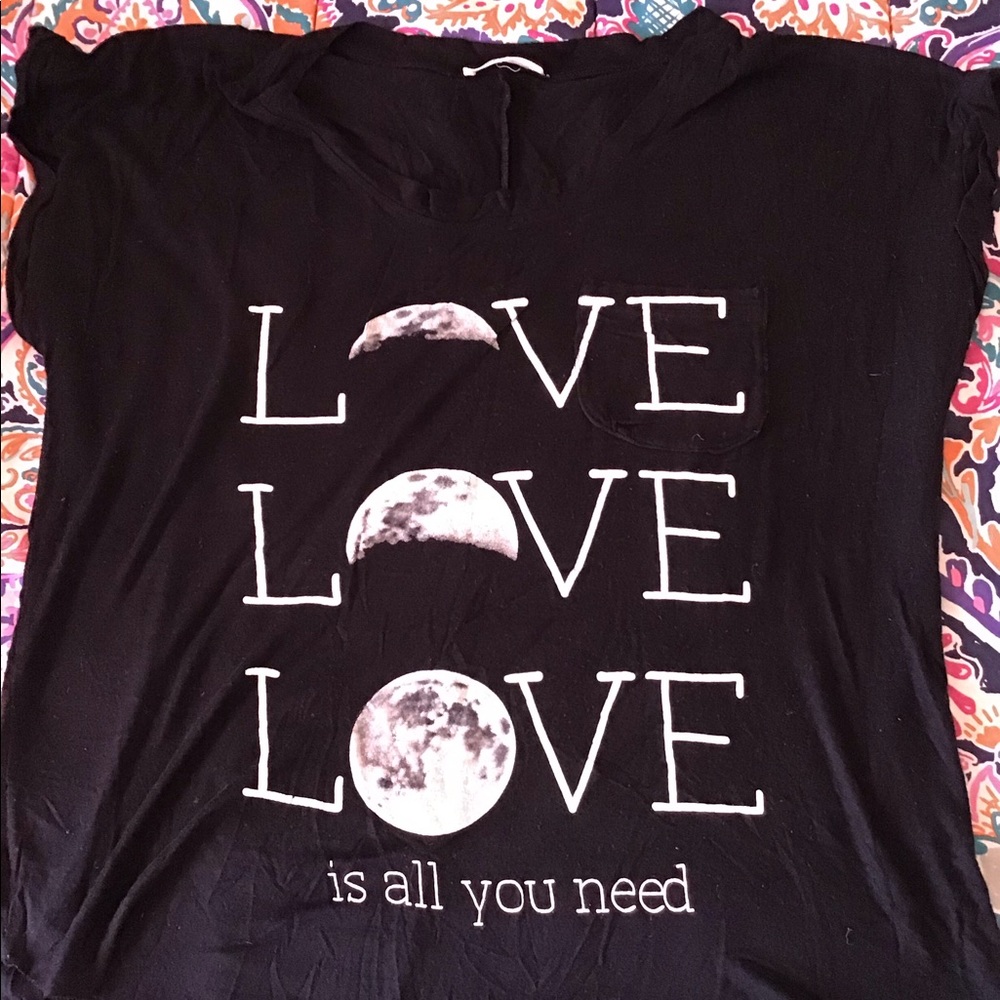 A black and moon tshirt 🌙